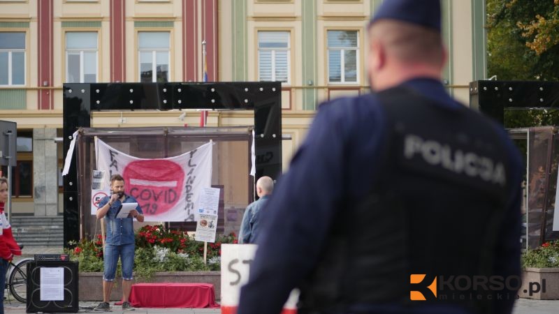 "Won z kagańcami" - antycovidowcy protestowali w Stalowej Woli i Mielcu [FOTO, VIDEO] - Zdjęcie główne