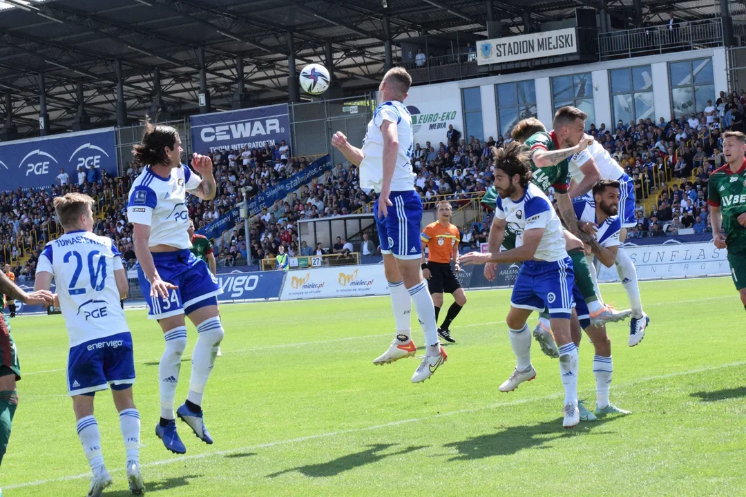 Stal Mielec gra do końca! Gol Mateusza Matrasa zapewnił biało-niebieskim utrzymanie w ekstraklasie! [ZDJĘCIA, WIDEO] - Zdjęcie główne