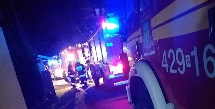 Dom płonął, a strażacy dmuchali w alkomat. Wójt gminy Dębica złożył wniosek o ściganie zgłaszającego! - Zdjęcie główne