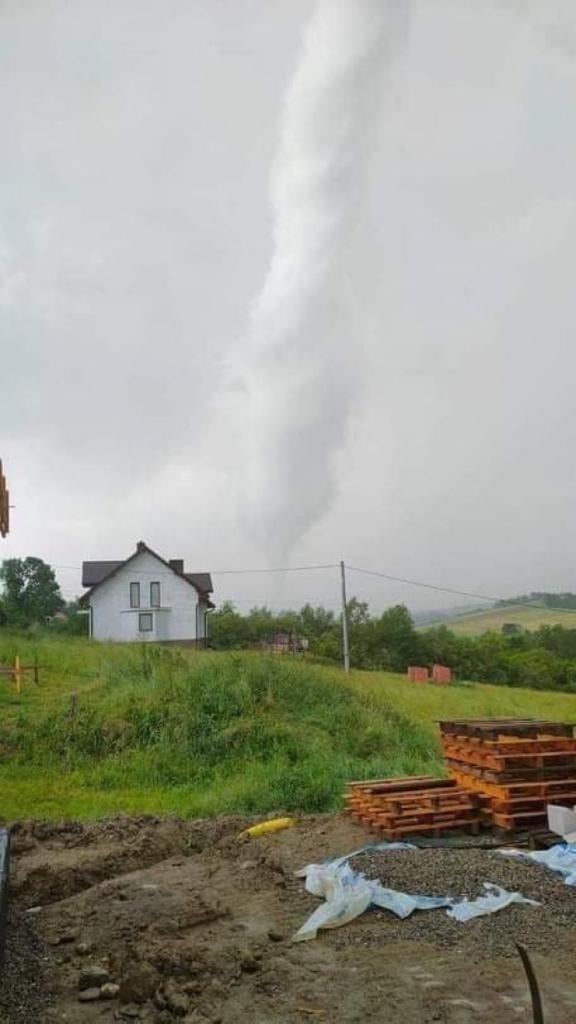 Trąba powietrzna w miejscowości Koniuszowa w powiecie nowosądeckim