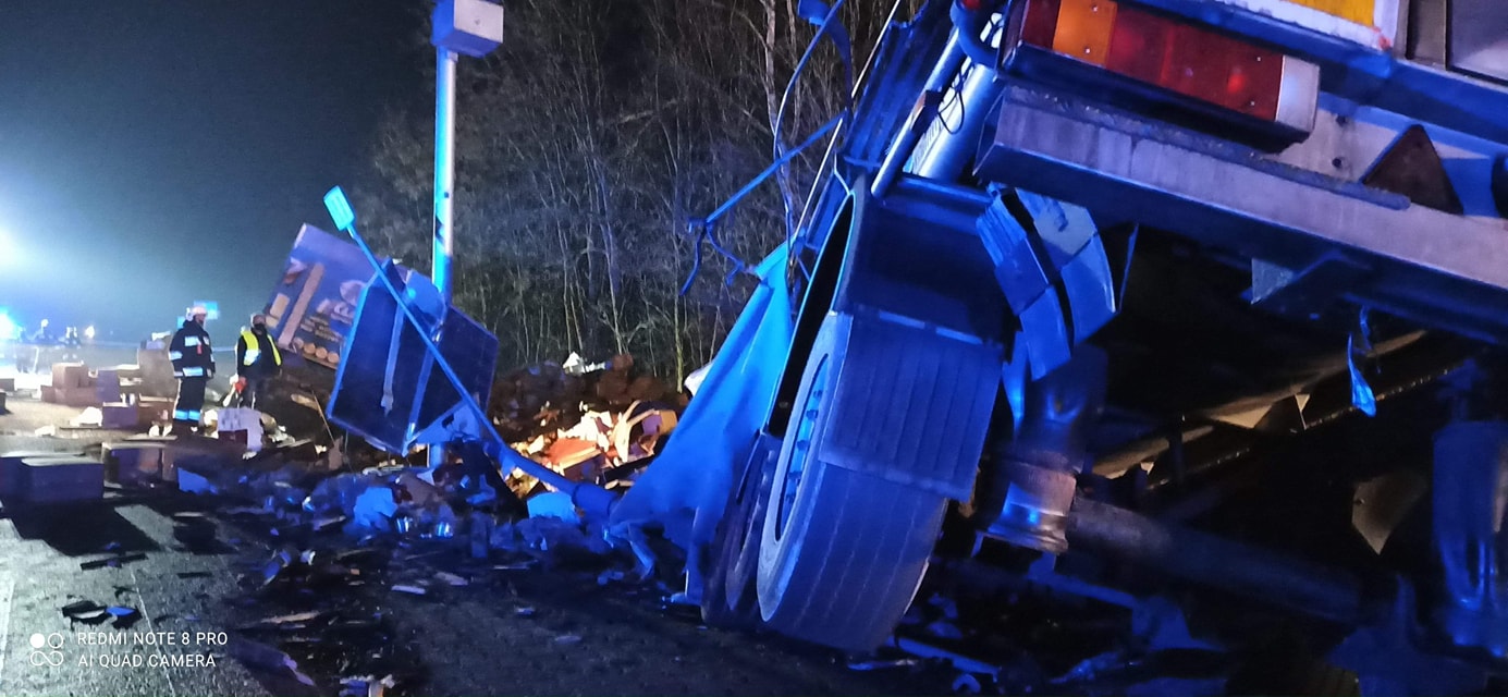 Tragiczne w skutkach zderzenie dwóch ciężarówek! [FOTO] - Zdjęcie główne