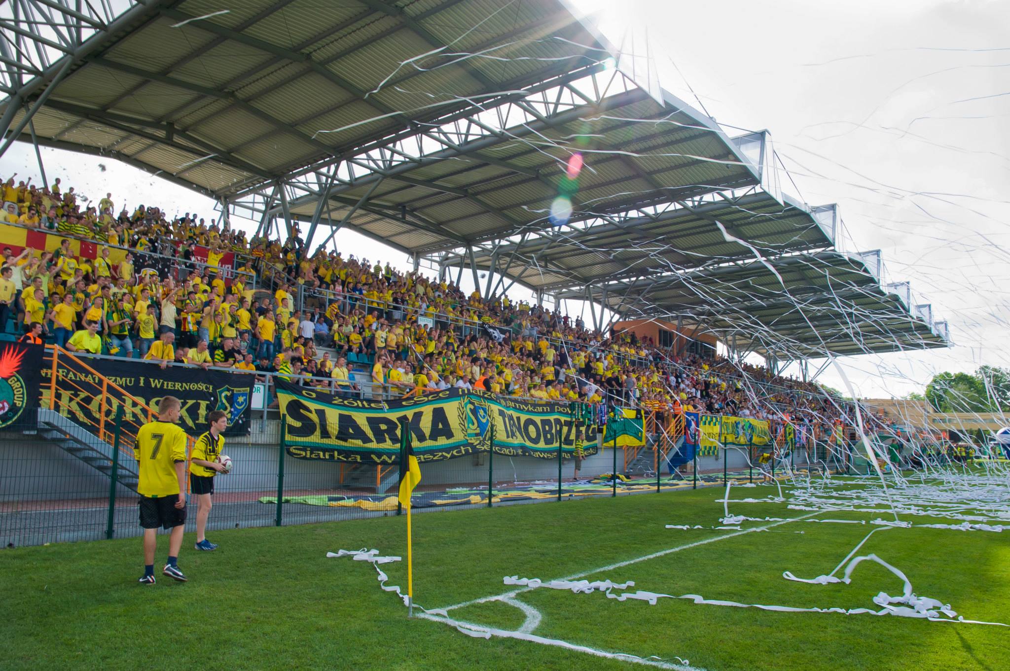 "Ach co to były za derby!" Zobacz archiwalne fotografie z meczu Siarki ze Stalą Stalową Wola [WIDEO, ZDJĘCIA - 2013 ROK] - Zdjęcie główne