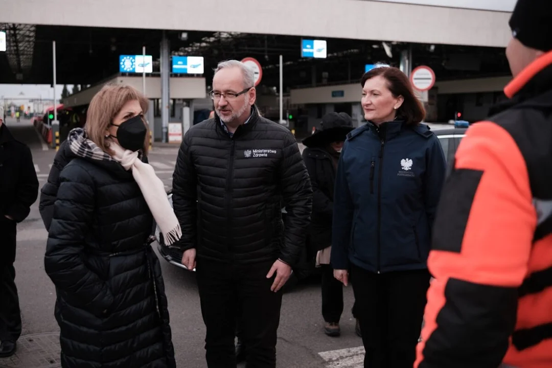 Minister Adam Niedzielski i komisarz Unii Europejskiej ds. zdrowia Stella Kyriakides z wizytą w Rzeszowie i Korczowej [ZDJĘCIA] - Zdjęcie główne