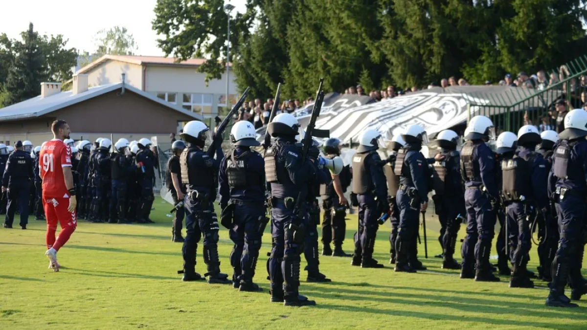 Są kary po rozróbie na meczu Siarka Tarnobrzeg - Sandecja Nowy Sącz! - Zdjęcie główne