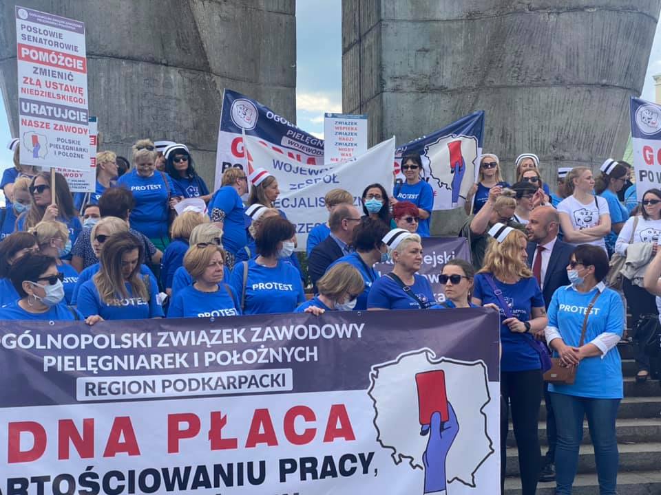 Protest pielęgniarek w Rzeszowie.