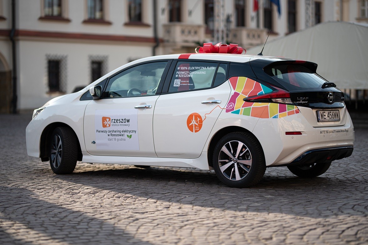 Elektryczne auta na minuty. Nissan Leaf na ulicach Rzeszowa - Zdjęcie główne
