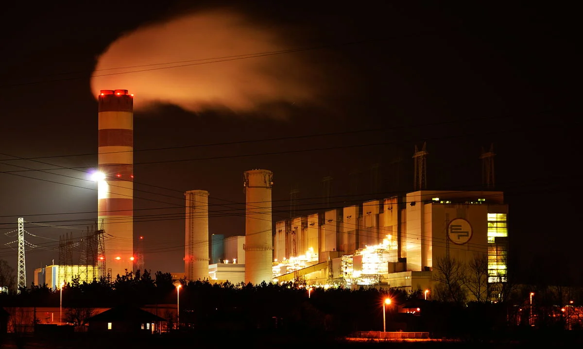 Polski system energetyczny jest na skraju wytrzymałości! Czy grozi nam blackout? Rządowe Centrum Bezpieczeństwa radzi co wtedy trzeba robić - Zdjęcie główne