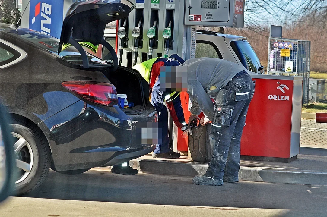 Ceny paliw na podkarpackich stacjach. Sprawdzamy gdzie jest najtańsza benzyna [ZDJĘCIA] - Zdjęcie główne