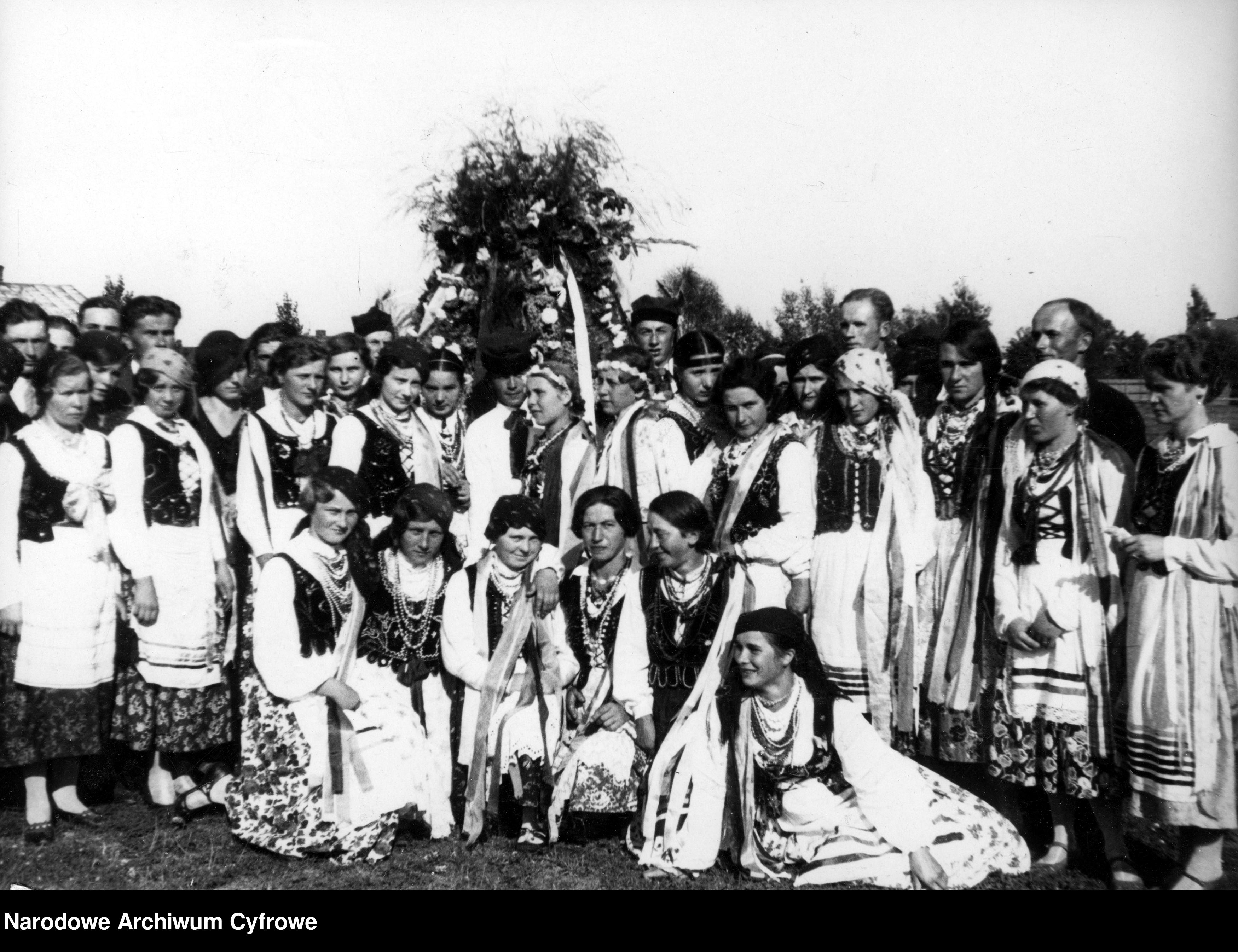 Przed nami dożynki. Zobaczcie fotografie sprzed blisko stu lat. Tak wyglądał ten czas w naszym regionie [ZDJĘCIA] - Zdjęcie główne