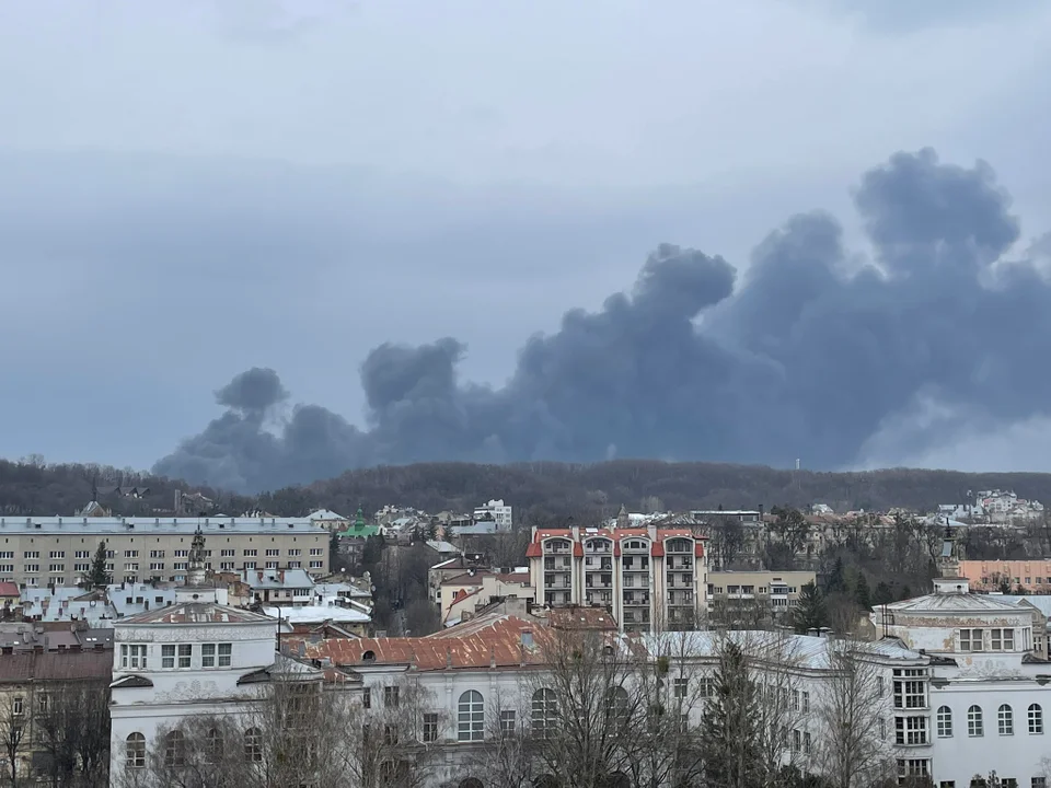 Dym nad Lwowem! Atak Rosjan na jednostkę wojskową! Są informacje o trzech wybuchach i rannych! [WIDEO] - Zdjęcie główne