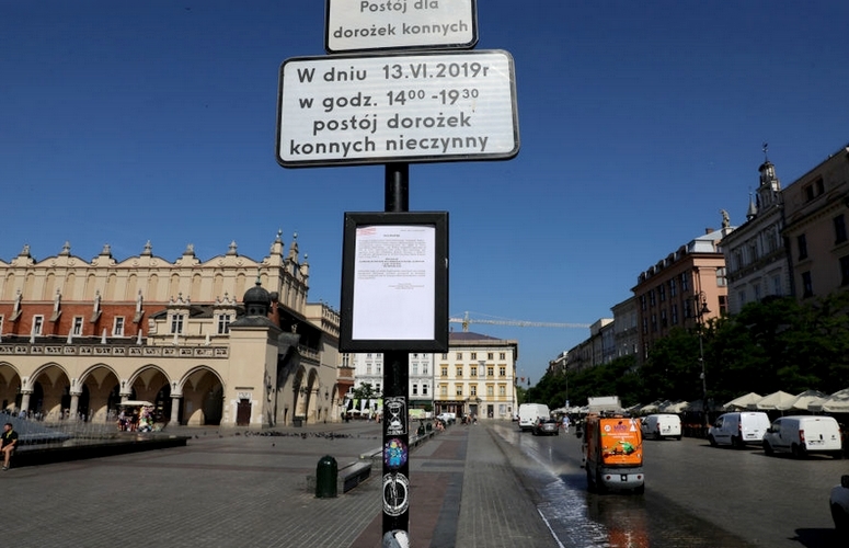 Zlitowali się nad krakowskimi końmi! Koniec z dorożkami [VIDEO] - Zdjęcie główne