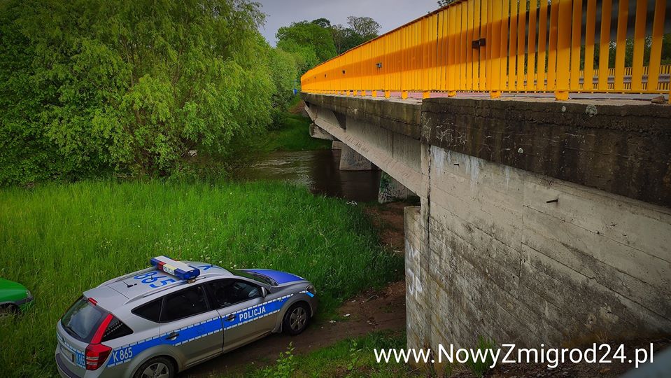 Zwłoki 41-latka obok rzeki [FOTO] - Zdjęcie główne