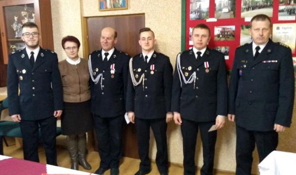 19 strażaków zostało odznaczonych medalami. Trafiły one do druhów z gminy Niwiska - Zdjęcie główne