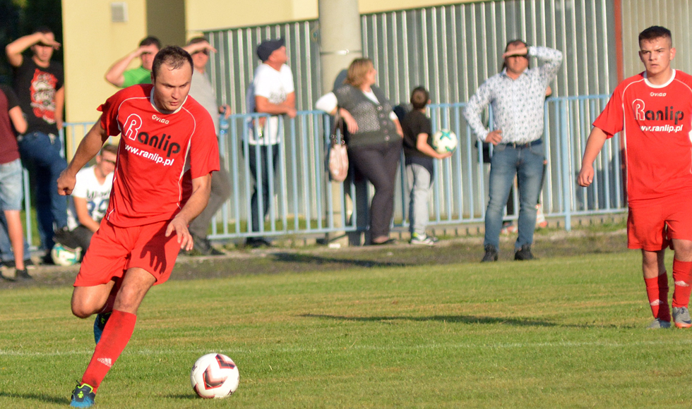 Sport. - Jak wycofywaliśmy się z rozgrywek klasy okręgowej, to wielu złościło się na mnie - mówi Jan Samojedny, działacz klubu z Raniżowa - Zdjęcie główne