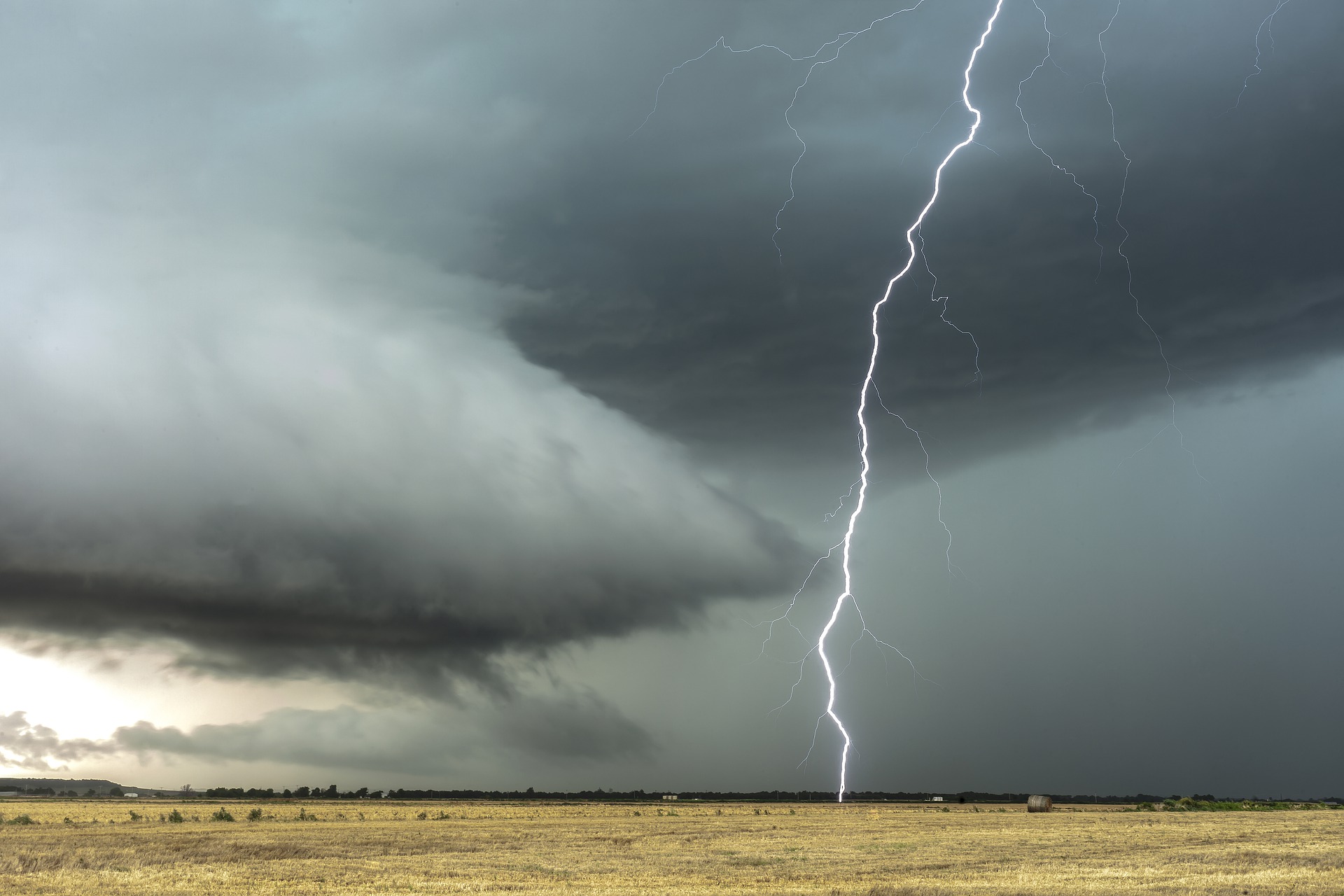 Pogoda Kolbuszowa. Podwójne ostrzeżenie meteorologiczne - Zdjęcie główne