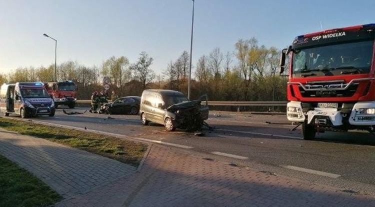 Wypadek na krajowej "dziewiątce" w Widełce. 62-latek pijany [FOTO] - Zdjęcie główne