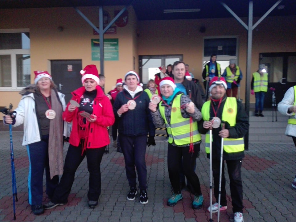 Mikołajkowy marsz nordic walking w Porębach Dymarskich [ZDJECIA] - Zdjęcie główne