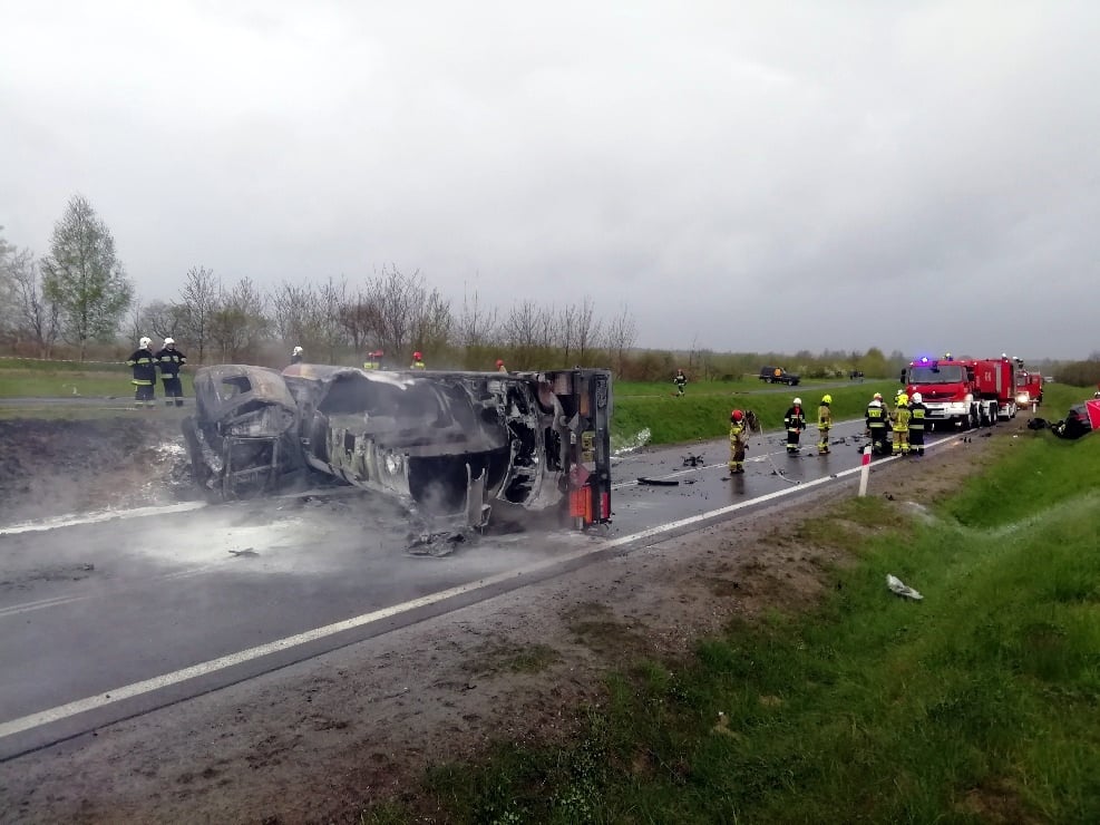 Podkarpacie: JEDNA OSOBA NIE ŻYJE! Zderzenie cysterny z osobówką! - Zdjęcie główne