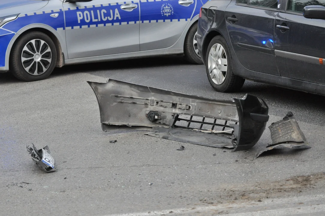 Samochodem w znak i zderzenie z motorowerem. Policyjne podsumowanie tygodnia - Zdjęcie główne