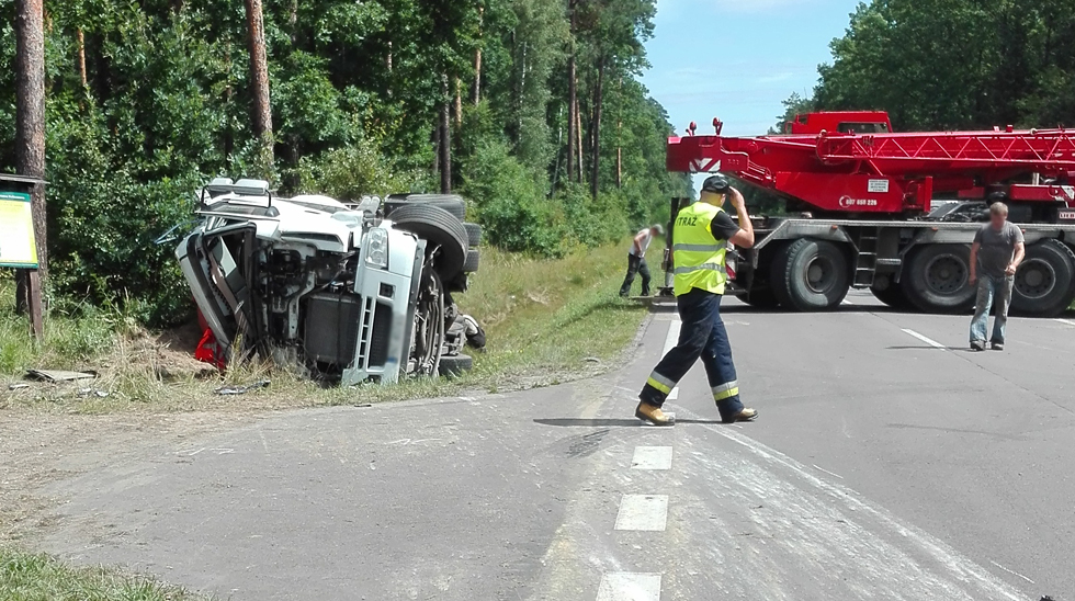 Zderzenie ciężarówki z osobówką w Świerczowie [ZDJĘCIA] - Zdjęcie główne