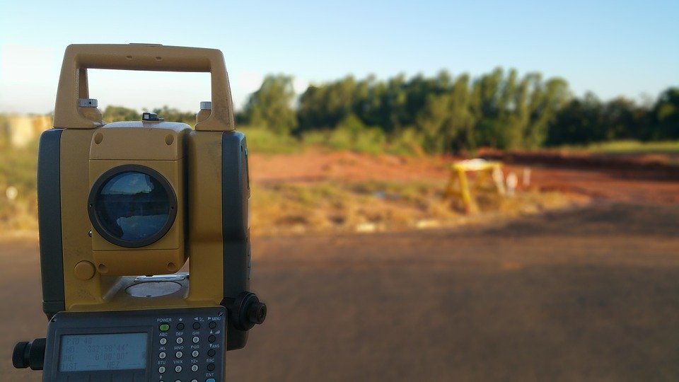 Profesjonalny sprzęt podstawą każdego geodety - Zdjęcie główne