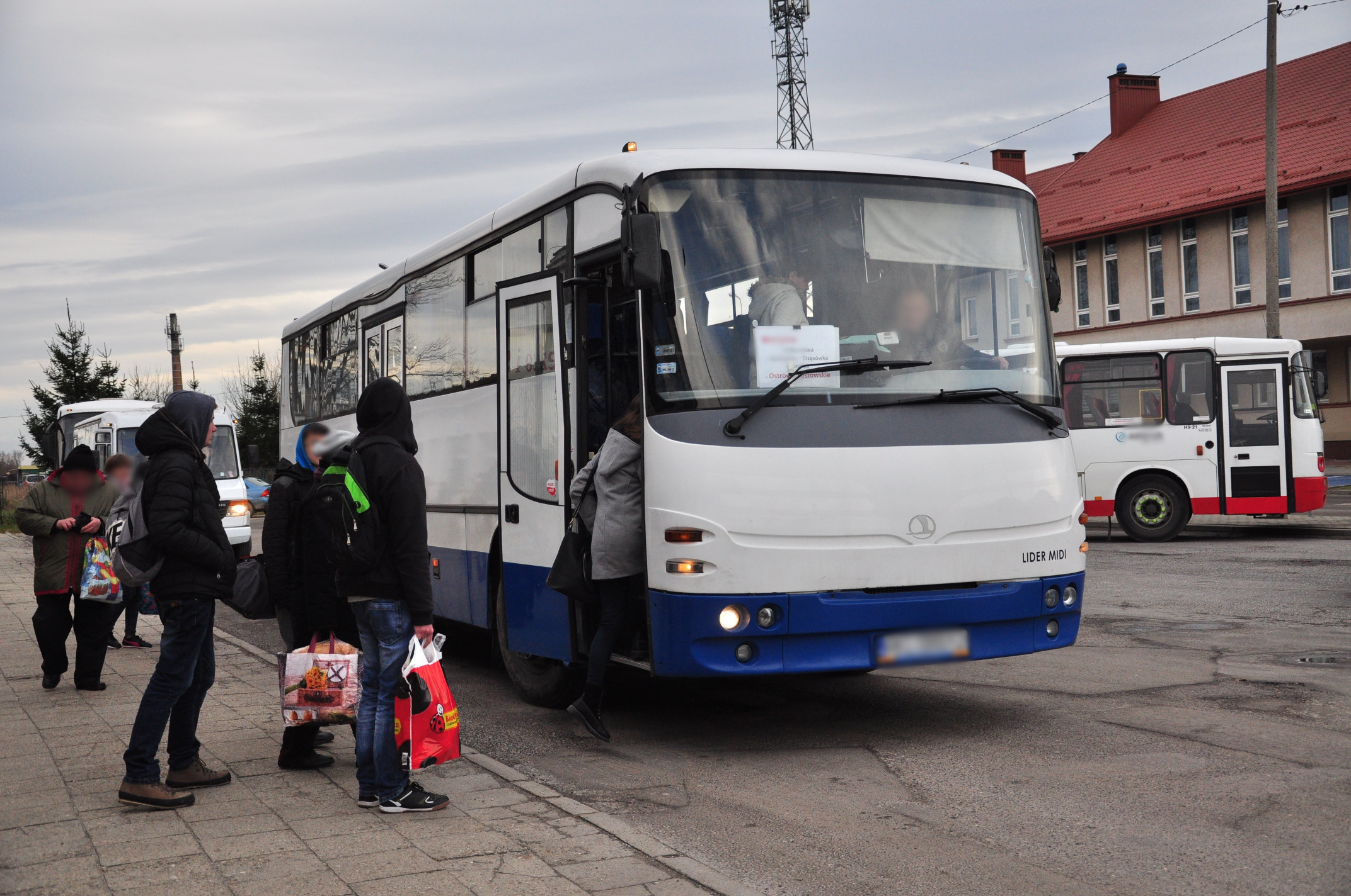 Podatek transportowy w gminie Cmolas okazuje się być jednym z najdroższych w okolicy. Czy to znaczy, że przedsiębiorcy będą uciekać z Cmolasu i przenosić swoje firmy gdzie indziej? - Zdjęcie główne