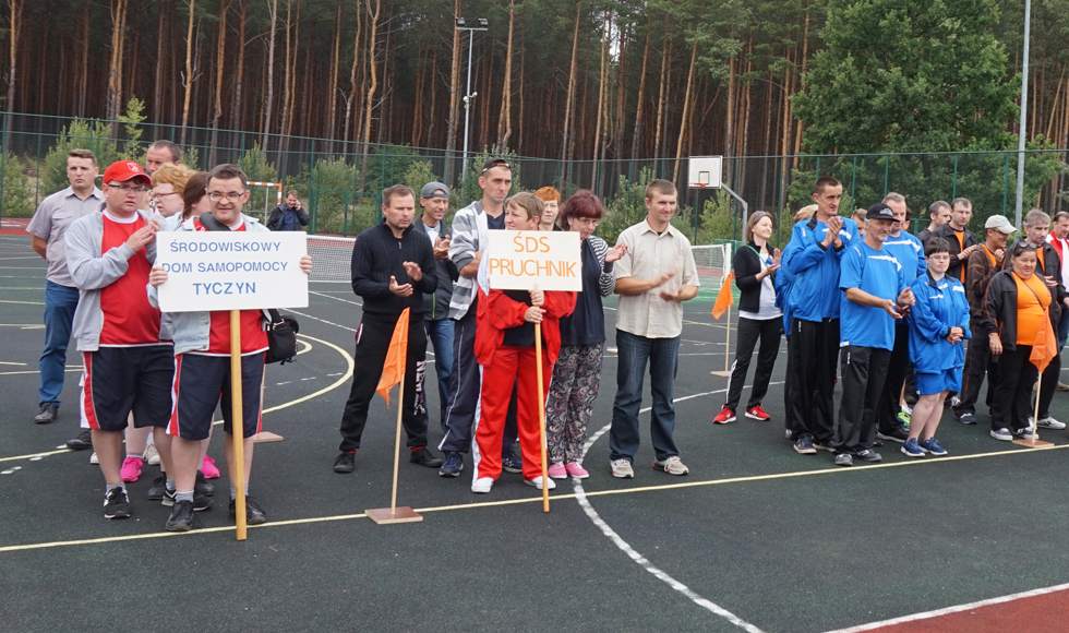 Gmina Raniżów. Środowiskowy Dom Samopomocy w Woli Raniżowskiej oraz Gminny Ośrodek Kultury, Sportu i Rekreacji w Raniżowie zorganizowały Paraolimpiadę Osób Niepełnosprawnych "Orlik 2018" - Zdjęcie główne