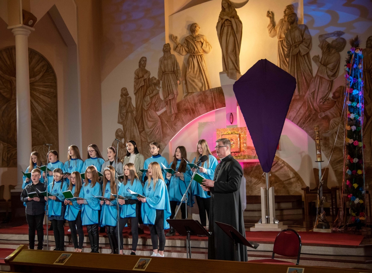 Koncert pasyjny w Zarębkach. Schola parafialna.