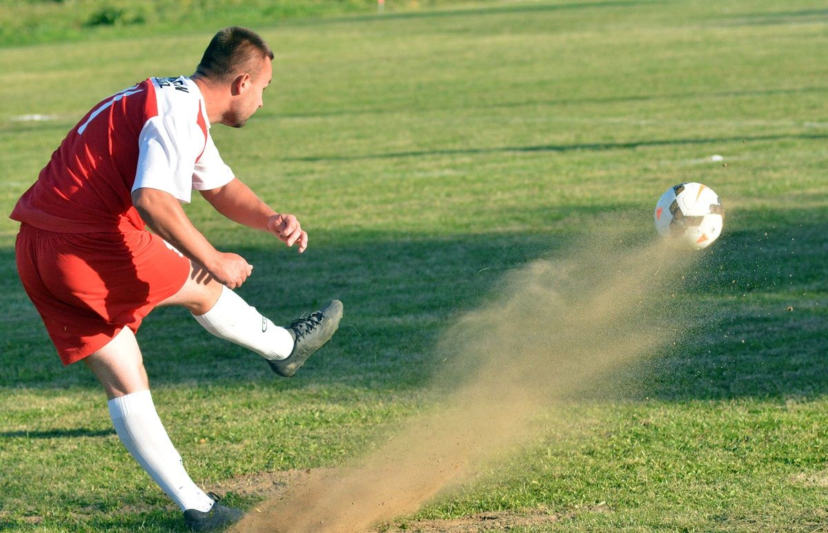 Huragan Przedbórz - LKS Łopuchowa 1:4 [ZDJĘCIA] - Zdjęcie główne