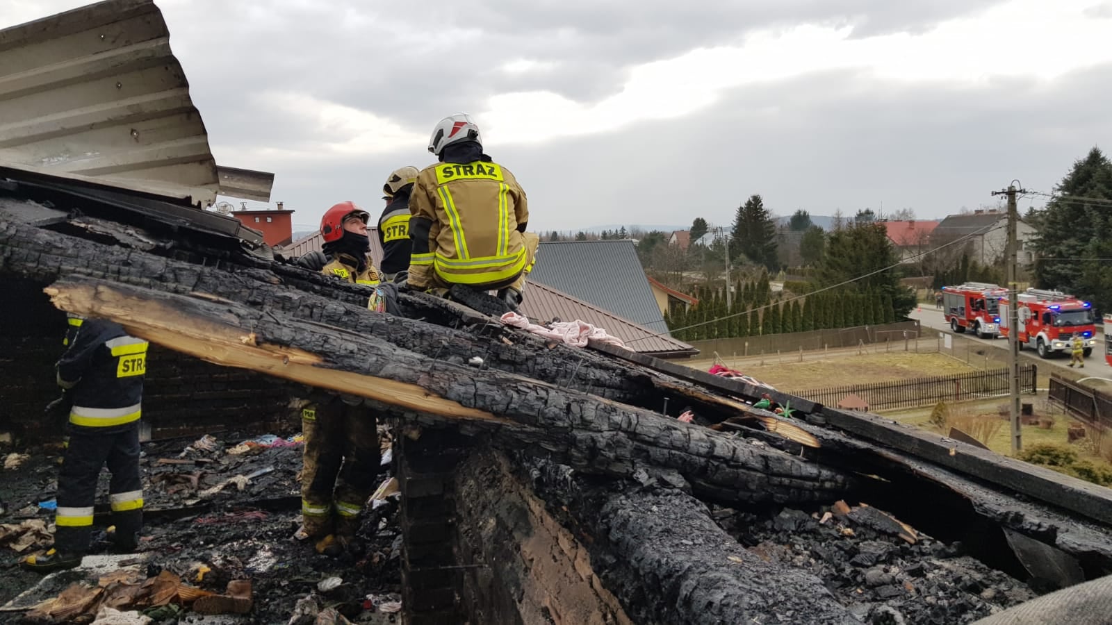 Podkarpacie: Wybuchł pożar domu. Dach został całkowicie zniszczony [ZDJĘCIA] - Zdjęcie główne