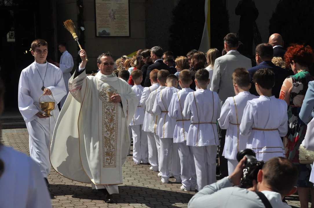 Pierwsza Komunia Święta w Sanktuarium Przemienienia Pańskiego w Cmolasie [ZDJĘCIA] - Zdjęcie główne