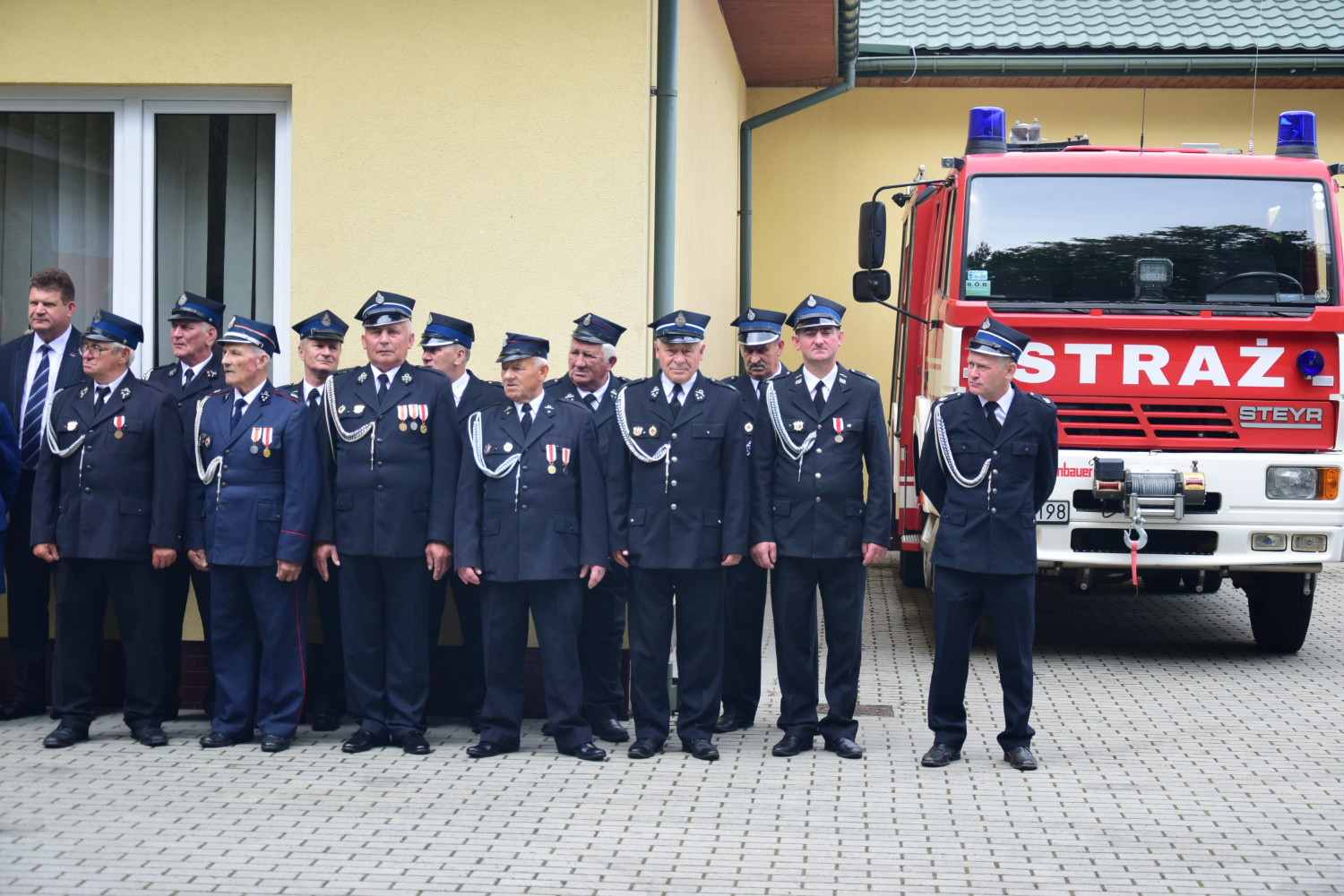 Gmina Dzikowiec. Druhowie z OSP Mechowiec mają nowy wóz strażacki [GALERIA ZDJĘĆ] - Zdjęcie główne