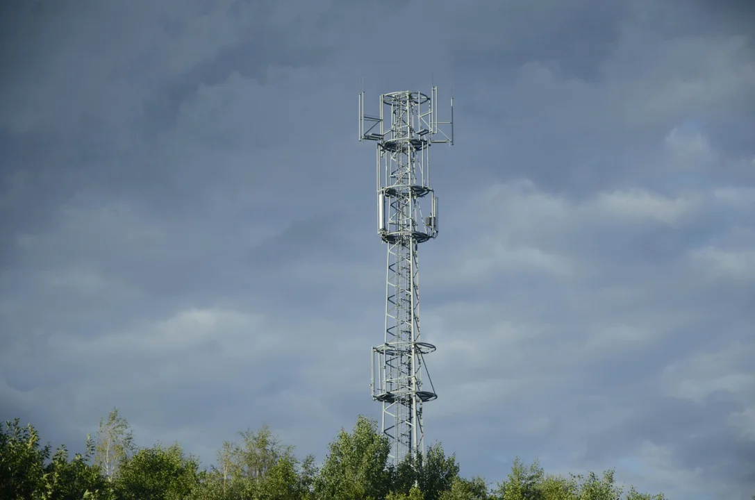 Kolejna wieża sieci Play ma powstać na terenie gminy Cmolas - Zdjęcie główne