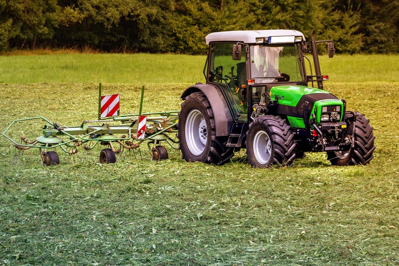 Podkarpacie. Traktor przygniótł 59-latka. Mężczyzna zginął na miejscu - Zdjęcie główne