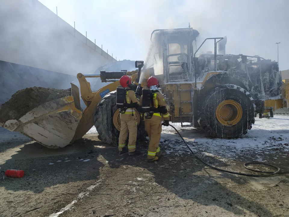 Pożar na terenie ceramiki w Kupnie. Strażacy w akcji [ZDJĘCIA] - Zdjęcie główne