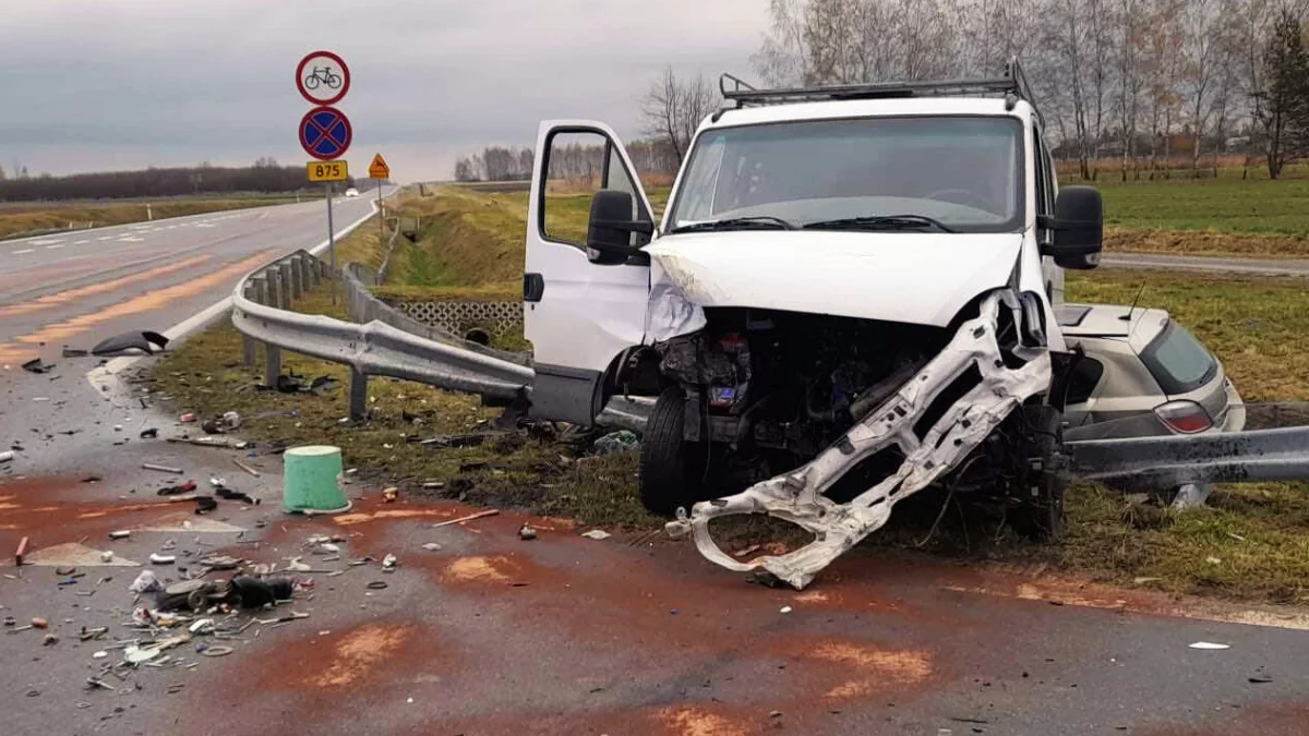 Wypadek w Weryni. Zderzenie auta dostawczego i osobówki. Trzy osoby w szpitalu! - Zdjęcie główne