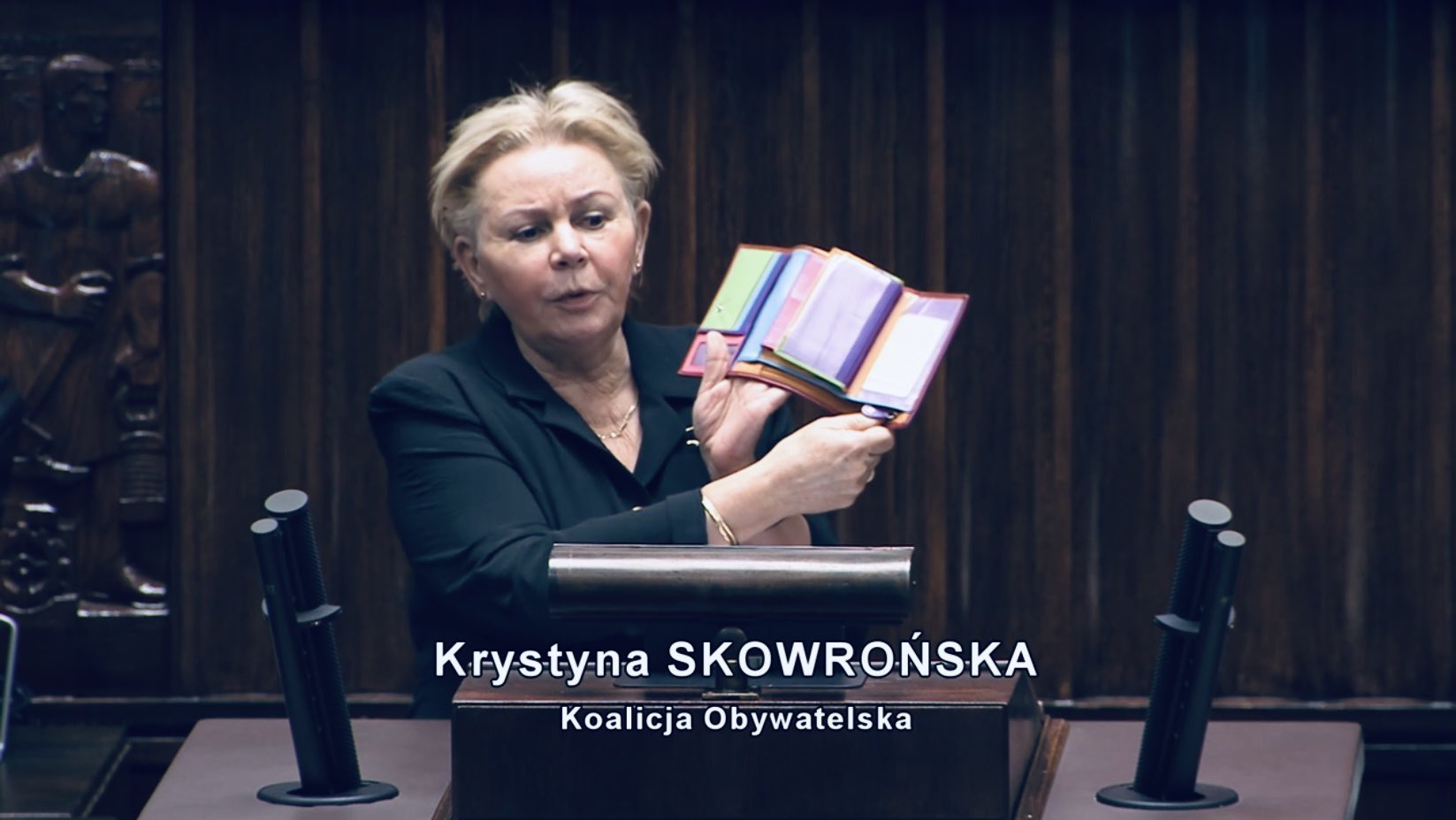 Poseł Krystyna Skowrońska pokazuje jak rząd grabi Polaków! Zobacz wideo - Zdjęcie główne