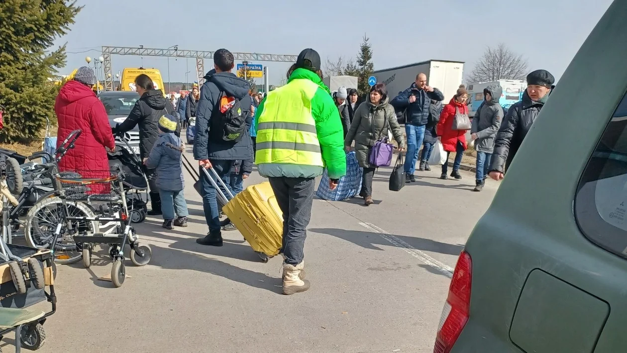 Kamil wraz ze swoją przyjaciółką Kasią postanowili zostać wolontariuszami i pomóc uchodźcom z Ukrainy.