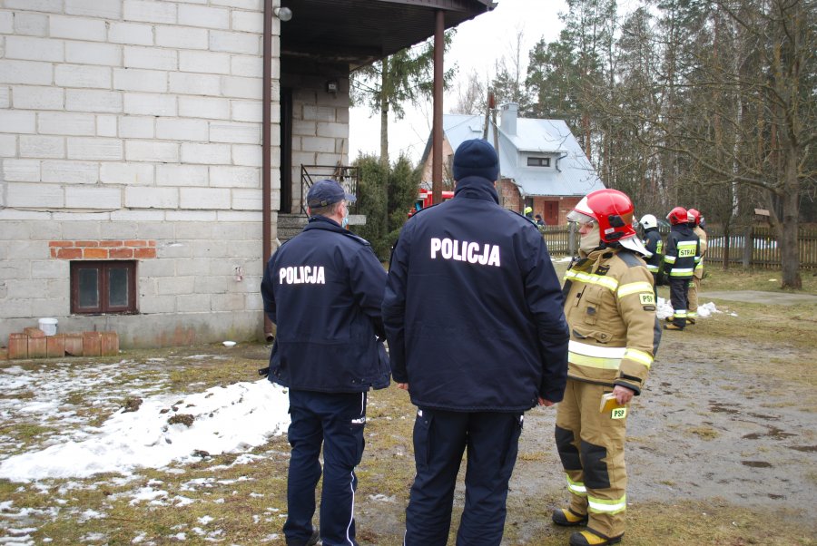 Policja pod nadzorem prokuratora wyjaśni okoliczności tego tragicznego zdarzenia. 