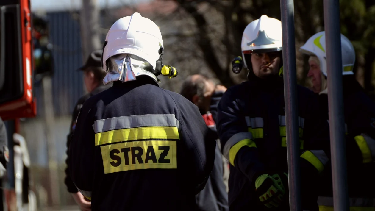 O włos od tragedii w Komorowie. Czujka tlenku węgla w porę zaalarmowała domowników. Strażacy potwierdzili obecność trującego gazu - Zdjęcie główne