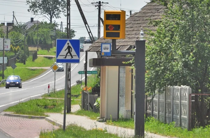 Mieszkańcy Cmolasu chcą postawienia fotoradaru na skrzyżowaniu dróg. Czy im się to uda? - Zdjęcie główne