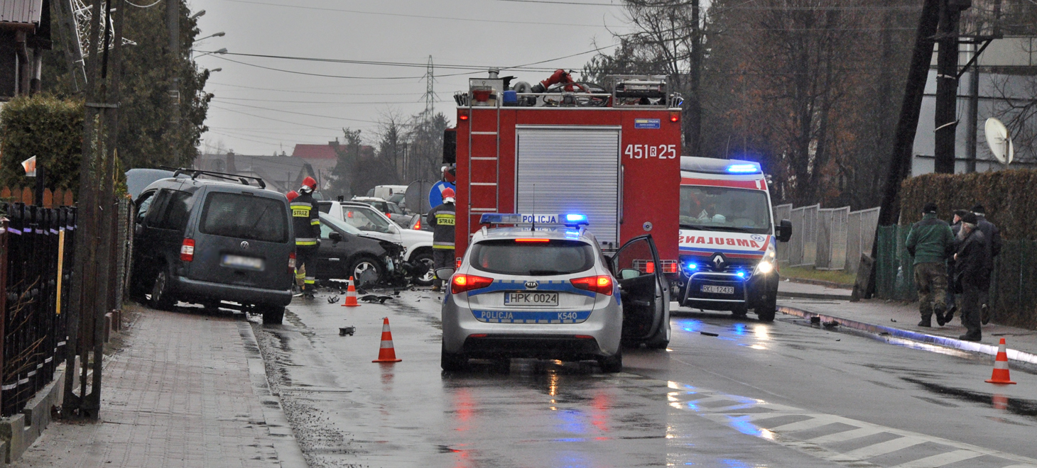 Zderzenie dwóch samochodów obok Biedronki w Kolbuszowej [FOTO] - Zdjęcie główne