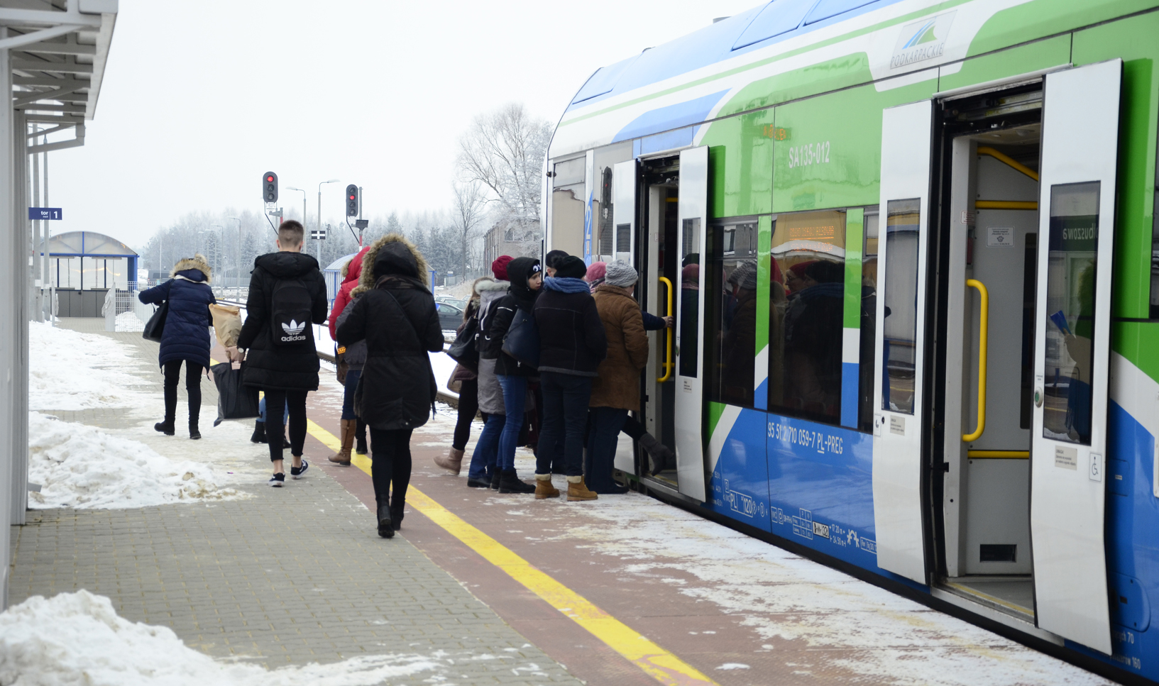 Sprawniejsze podróżowanie koleją na Podkarpaciu. Jednotorowa trasa o długości 67 km, biegnąca przez Kolbuszową umożliwi kursowanie elektrycznych składów - Zdjęcie główne