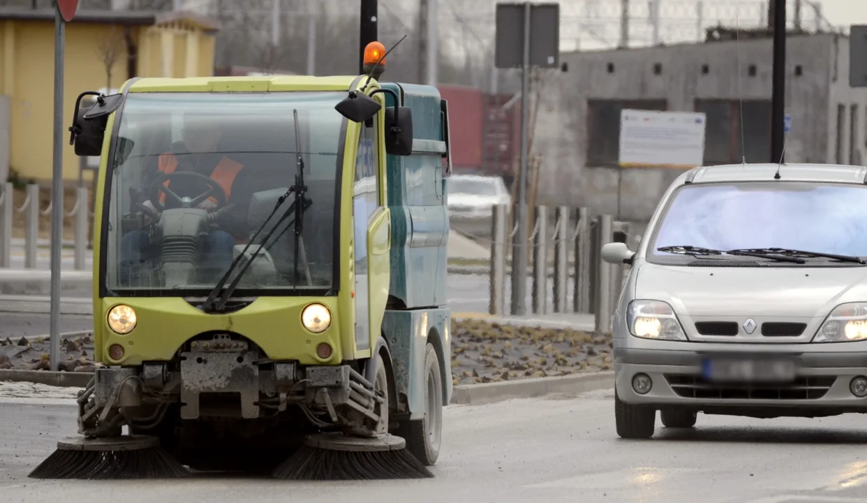 W poniedziałek (11 kwietnia) na Ruczki pojawiła się ekipa sprzątająca.