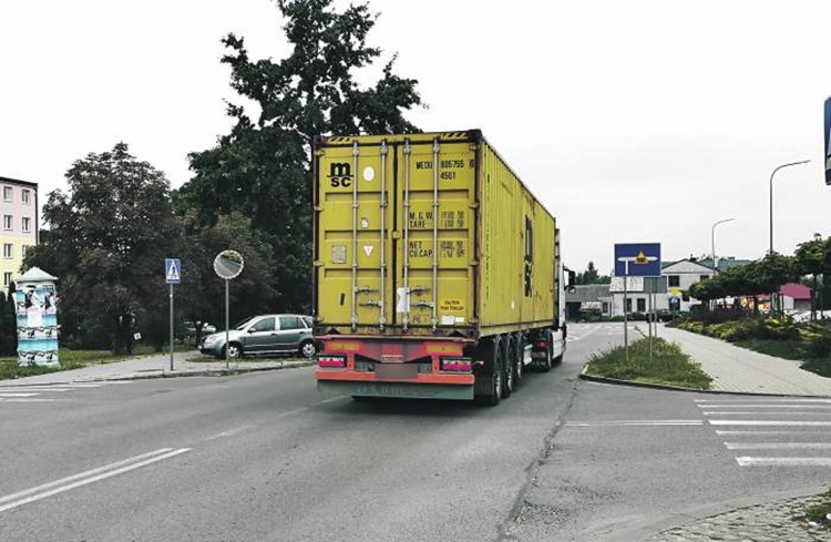 Dość z ciężarówkami na ulicy Tyszkiewiczów w Kolbuszowej - Zdjęcie główne