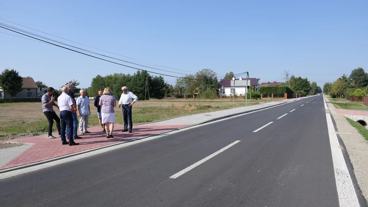 Intensywne prace na drogach powiatowych - Zdjęcie główne