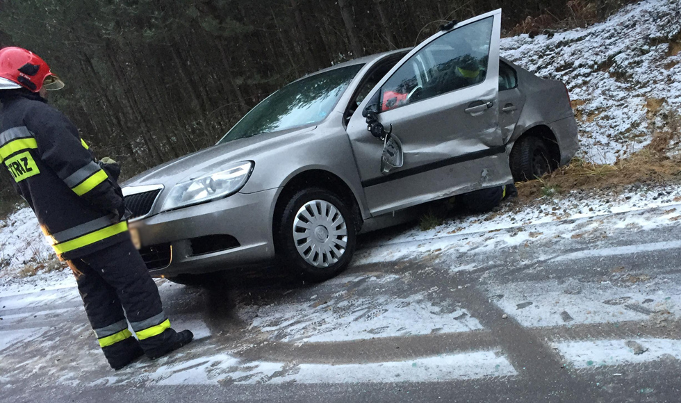 Zderzenie dwóch aut na terenie gminy Cmolas | ZDJĘCIA | - Zdjęcie główne