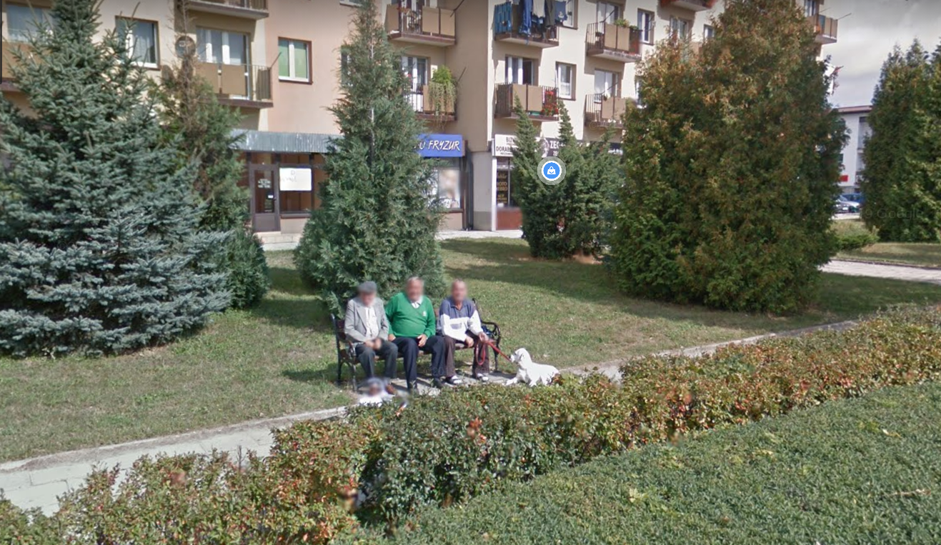 Uchwyceni pod blokami. Mieszkańcy Kolbuszowej na zdjęciach Google Street View [ZDJĘCIA] - Zdjęcie główne