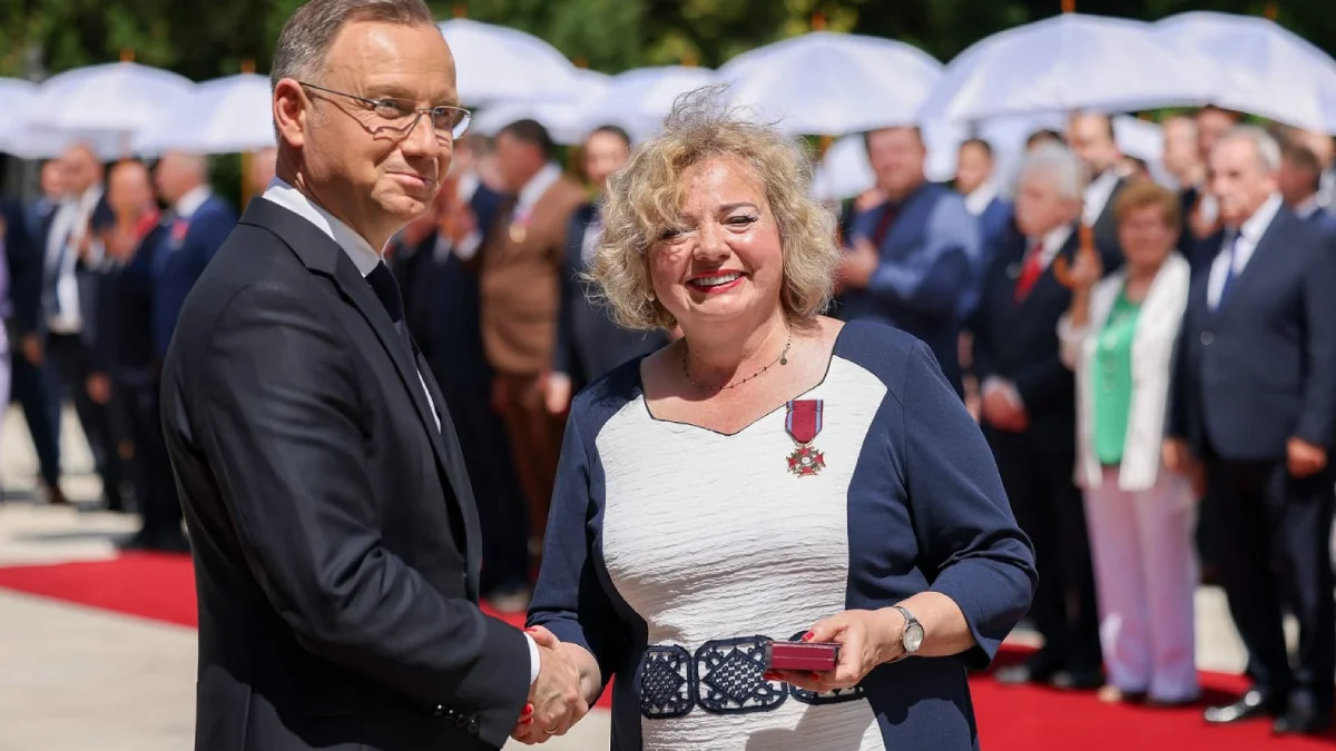 Ewa Draus była wicemarszałek z Kolbuszowej otrzymała odznaczenie od prezydenta Andrzeja Dudy [ZDJĘCIA] - Zdjęcie główne