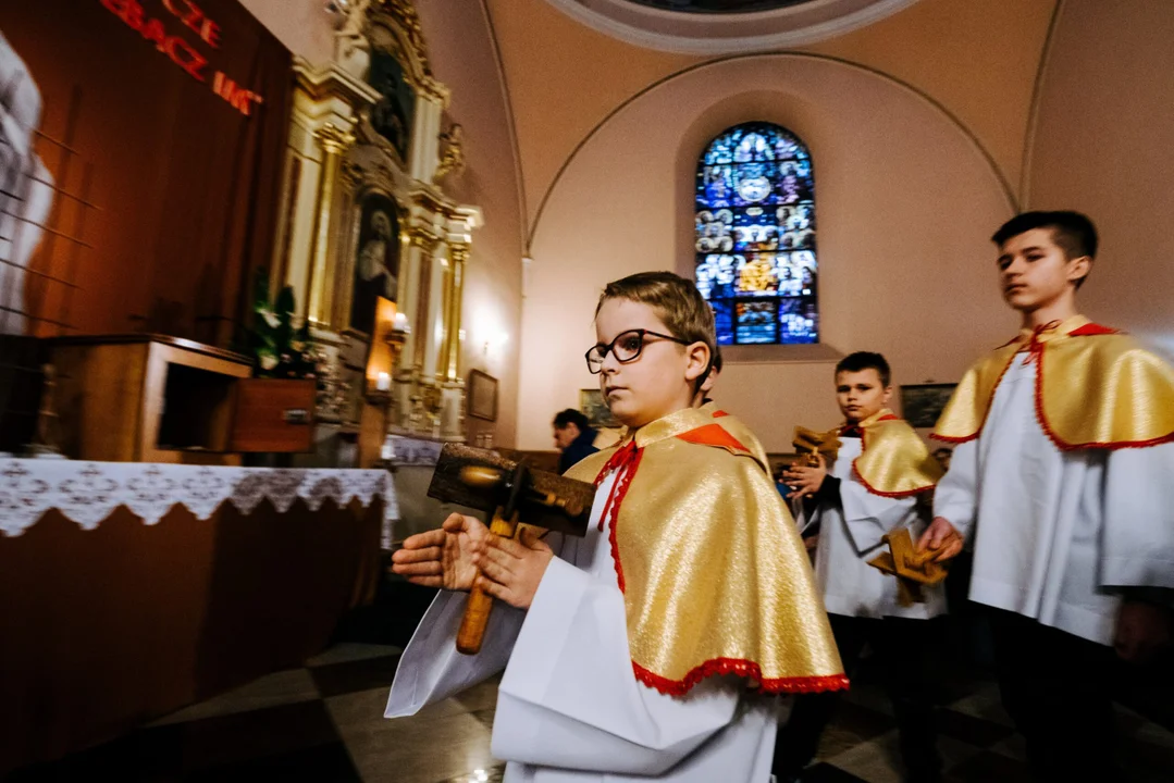 Wielki Czwartek w parafiach w Kolbuszowej i w Cmolasie [ZDJĘCIA] - Zdjęcie główne